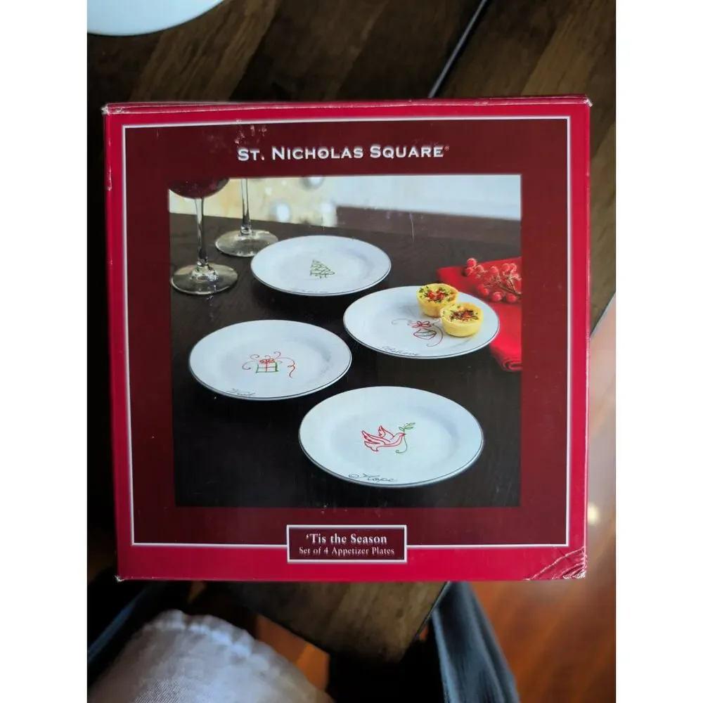 Set (4) St. Nicholas Square Tis the Season appetizer plates 6.5